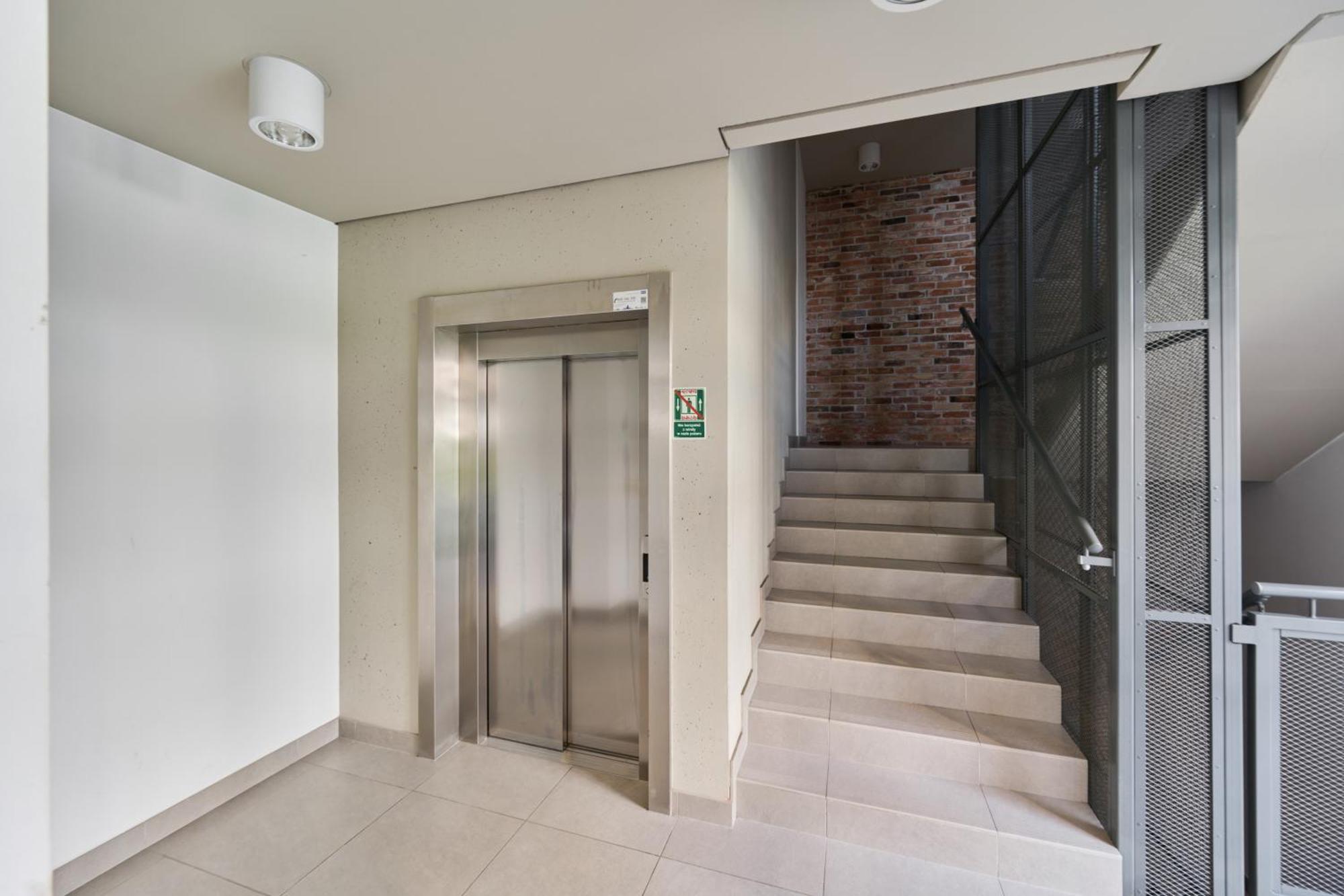 Stylish Kosciuszki Apartaments Near The Market Square With Free Garage Wroclaw By Noclegi Renters Eksteriør billede