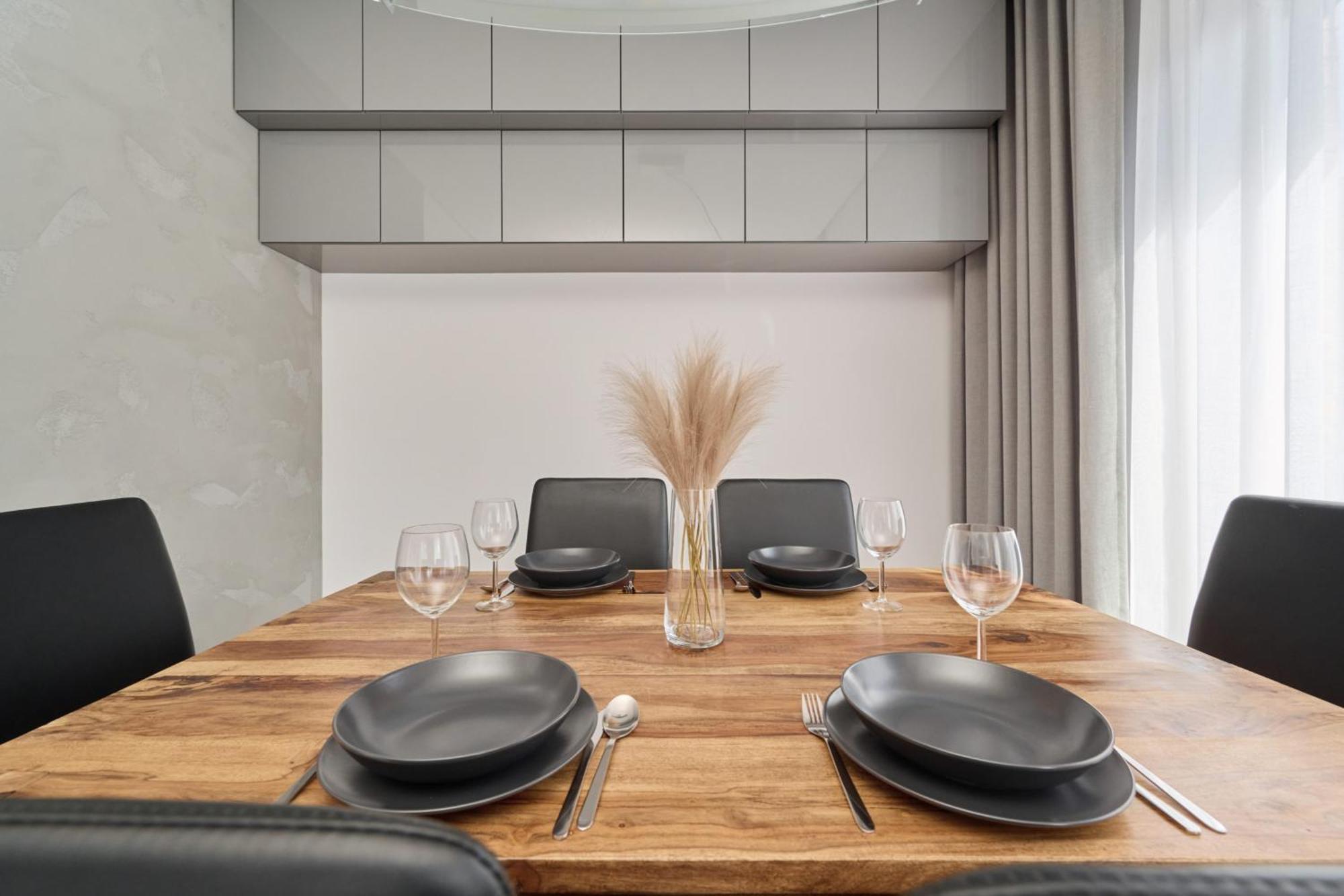 Stylish Kosciuszki Apartaments Near The Market Square With Free Garage Wroclaw By Noclegi Renters Eksteriør billede